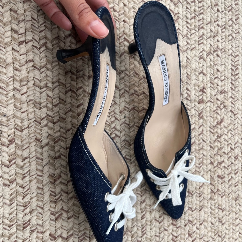 The cutest Manolo Blahnik lightly worm